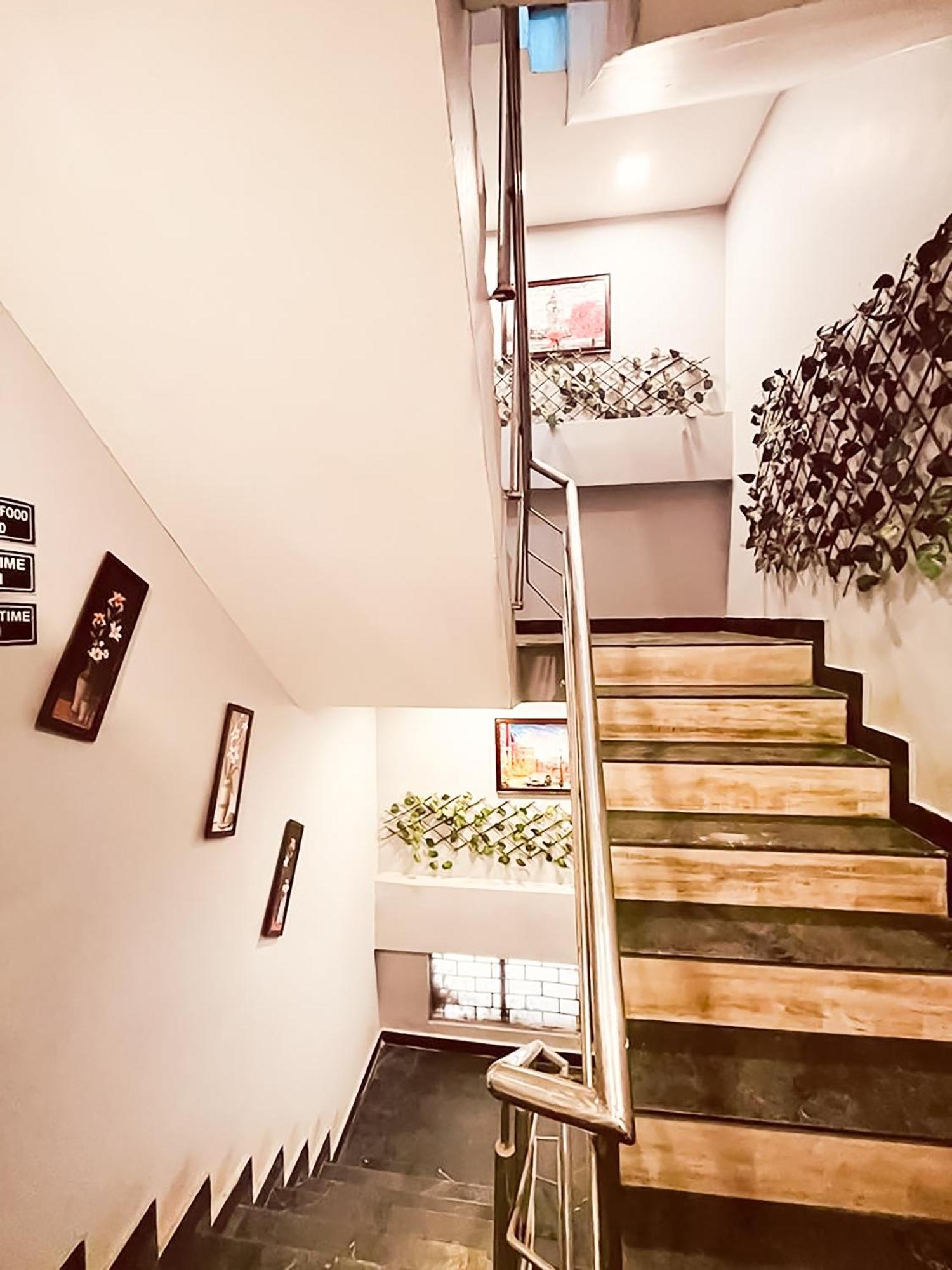 Hotel Blu - Saket Dlf Avenue Hotel New Delhi